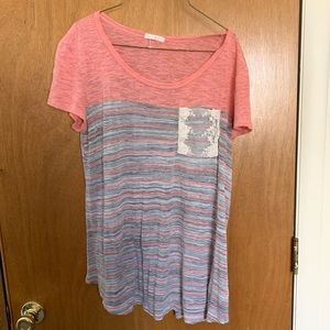 Lace pocket detail top